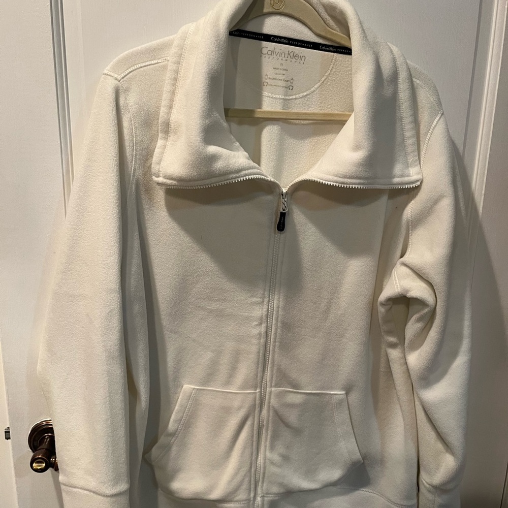 Women’s pre-owned Calvin Klein zip up sweatshirt. Size 2X.